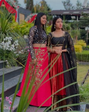 Ramola Instagram - "Love is the greatest
gift when given. It is the
highest honor when received.."! ❤️💐 
.
.
#bestindianwedding #actresslife #frnds #marraigecelebration #chikmanglurresort #friendmarriage #frenship_goals #bestfriendsforever