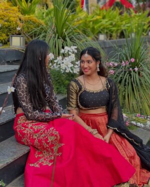 Ramola Instagram - "Love is the greatest
gift when given. It is the
highest honor when received.."! ❤️💐 
.
.
#bestindianwedding #actresslife #frnds #marraigecelebration #chikmanglurresort #friendmarriage #frenship_goals #bestfriendsforever