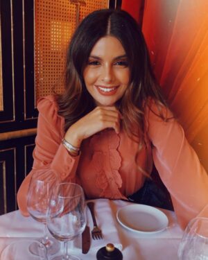 Rasha Al Taqi Instagram - The days are getting colder, have a warm #heart! ❤️‍🔥⁣
⁣
⁣
⁣
⁣
#throwback #paris #familytrip