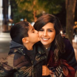 Rasha Al Taqi Instagram - ✨This pure and genuine #love is what I live for. Every time this little man kisses me, my #heart skips a beat! How time flies! My youngest tender #boy Jude is celebrating his #7th birthday & my eldest creative son Mohamad is discovering a hidden talent: #photography. This special photo is taken by him! I couldn’t be prouder! Hamoudi asked me to share his debuting Instagram account with you guys to kindly follow and support him. ⁣
⁣
@mmthelensman ❤️⁣
⁣
✨ هيدا الحب الصادق والحقيقي هو سعادتي. لمّا هالرجّال الصغير يعبّرلي عن مشاعره بيوقفلي قلبي. عنجد الوقت بيمرق بسرعة! جود الحنون صار عمره ٧ سنين وفرحتي الأولى حمودي عم يكتشف حبّه للتصوير الفوتغرافي! هو صور هي الصورة المميزة. أنا كتير فخورة فيه! طلب مني قلكن تدعموه وتعملوله فولو على حسابه لو سمحتوا.