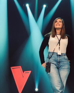 Rasha Al Taqi Instagram - مين عم يحضر ذا ڤويس هلأ؟ ⁣⁣
Who is watching #𝐭𝐡𝐞𝐯𝐨𝐢𝐜𝐞 now on MBC 1?✌🏼💥 ⁣⁣⁣⁣
@mbcthevoiceinsta ⁣⁣⁣⁣
‎