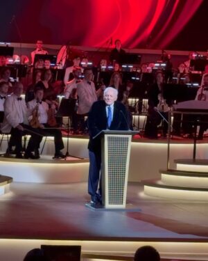 Rasha Al Taqi Instagram - Last night was MAGICAL! ✨🤩 ⁣
⁣
It was an incredible joy and privilege to be in the presence of the legendary genius, Sir Anthony Hopkins. Riyadh never ceases to create moments that stay with us forever. ❤️‍🔥 ⁣
⁣
A heartfelt thank you to @gea_saudi, and His Excellency @turkialalshik for making this breathtaking concert and unforgettable evening possible. ⁣
⁣
Life truly feels like a dream!
⁣
 #Riyadh #riyadhseason