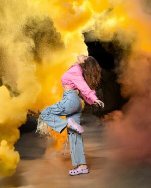 Rasha Thadani Instagram - Holi ka rang, Birangay ka dhang💛🧡💜🩷🩵

Shot by the very talented @deepak_das_photography 
And @isha__mua as amazing as always💋