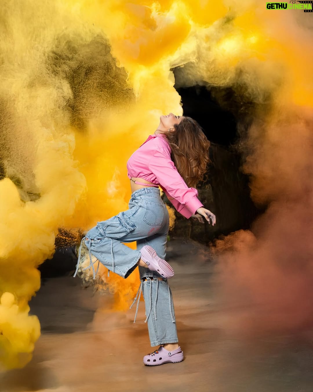 Rasha Thadani - 1 Million Likes - Holi ka rang, Birangay ka dhang💛🧡💜🩷🩵
Shot by the very talented @deepak_das_photography
And @isha__mua as amazing as always💋