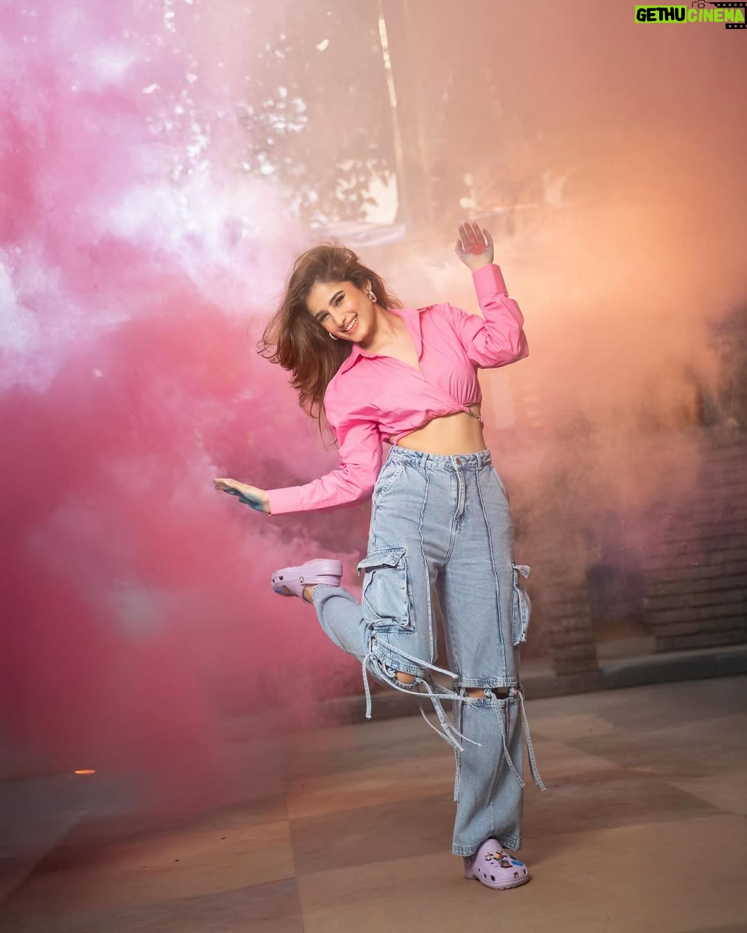Rasha Thadani - 1 Million Likes - Holi ka rang, Birangay ka dhang💛🧡💜🩷🩵
Shot by the very talented @deepak_das_photography
And @isha__mua as amazing as always💋