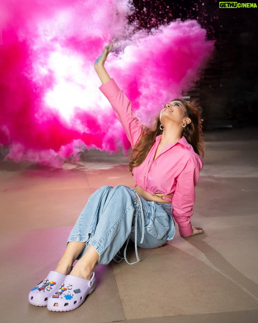 Rasha Thadani - 1 Million Likes - Holi ka rang, Birangay ka dhang💛🧡💜🩷🩵
Shot by the very talented @deepak_das_photography
And @isha__mua as amazing as always💋