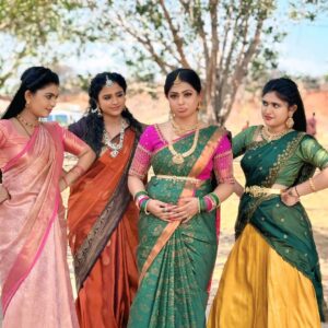 Rashmi Prabhakar Instagram - #Bommarillu .... girls gang 😘🫰😘
Life is short. 
Time is fast. 
No replay, 
No rewind. 
So enjoy every moment as it comes...
.
.
#bommarillu #etvtelugu #serioul #friends #girlsgang❤️ #enjoyeverymoment #smile #behappy #funn #instagood #instafashion #instadaily #instalike #instapic #instamood #instagram