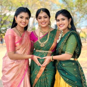 Rashmi Prabhakar Instagram - #Bommarillu .... girls gang 😘🫰😘
Life is short. 
Time is fast. 
No replay, 
No rewind. 
So enjoy every moment as it comes...
.
.
#bommarillu #etvtelugu #serioul #friends #girlsgang❤️ #enjoyeverymoment #smile #behappy #funn #instagood #instafashion #instadaily #instalike #instapic #instamood #instagram