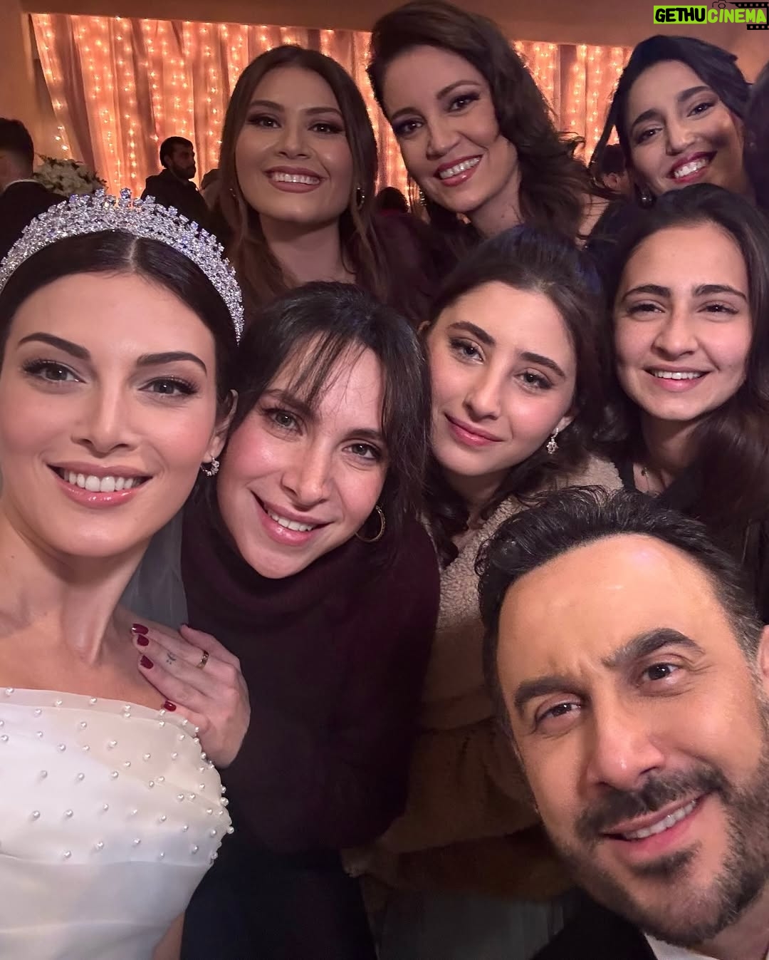 Razane Jammal - 57K Likes - 👰🏻♀️🤵🏻
حبيت شارككن شوية صور من البوم عرس نور وزيد، واشكر العيلة الحلوة اللي اكتسبتها بهالرحلة!
القائمين على العمل @saradabbous @hamadajamalaldeen @dimaalsafadi @yagmurayarr @adhammurched
مخرجيننا @fikretkadioglu @vedatuyar_ @ercaneyigun
شركائي الممثلين حتى اللي مش موجودين بالصور، رح اشتقلكن كلكن الفريق التقني كله ، عيلة الكارافان بتعرفو حالكن
,وكل شخص حط جهد وتعب لنقدملكن #القدر
.بحبكن كثير وبشوفكن بالرحلة الجاية ♥️
Celebrating the end of our show #alqadar by sharing my character Nour and Zeid’s wedding Album. Thank you to all the producers, directors, cast and crew that worked tirelessly around the clock to bring this show to life, to my caravan crew for the unforgettable memories and to our viewers for giving us so much love. I’m going to miss you all 💋