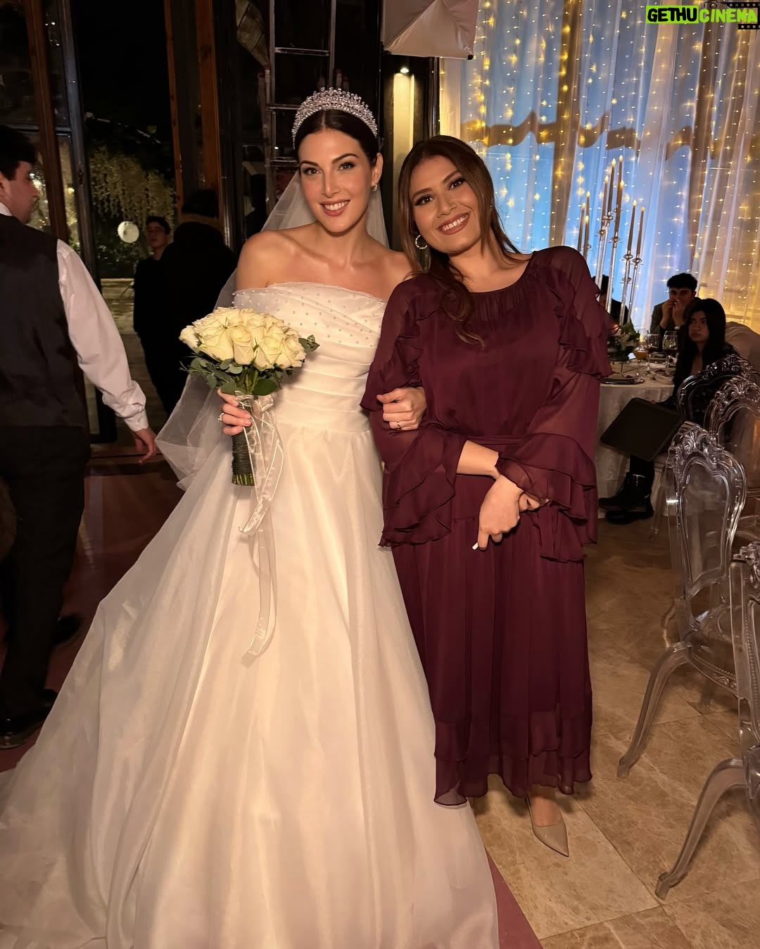 Razane Jammal - 57K Likes - 👰🏻♀️🤵🏻
حبيت شارككن شوية صور من البوم عرس نور وزيد، واشكر العيلة الحلوة اللي اكتسبتها بهالرحلة!
القائمين على العمل @saradabbous @hamadajamalaldeen @dimaalsafadi @yagmurayarr @adhammurched
مخرجيننا @fikretkadioglu @vedatuyar_ @ercaneyigun
شركائي الممثلين حتى اللي مش موجودين بالصور، رح اشتقلكن كلكن الفريق التقني كله ، عيلة الكارافان بتعرفو حالكن
,وكل شخص حط جهد وتعب لنقدملكن #القدر
.بحبكن كثير وبشوفكن بالرحلة الجاية ♥️
Celebrating the end of our show #alqadar by sharing my character Nour and Zeid’s wedding Album. Thank you to all the producers, directors, cast and crew that worked tirelessly around the clock to bring this show to life, to my caravan crew for the unforgettable memories and to our viewers for giving us so much love. I’m going to miss you all 💋