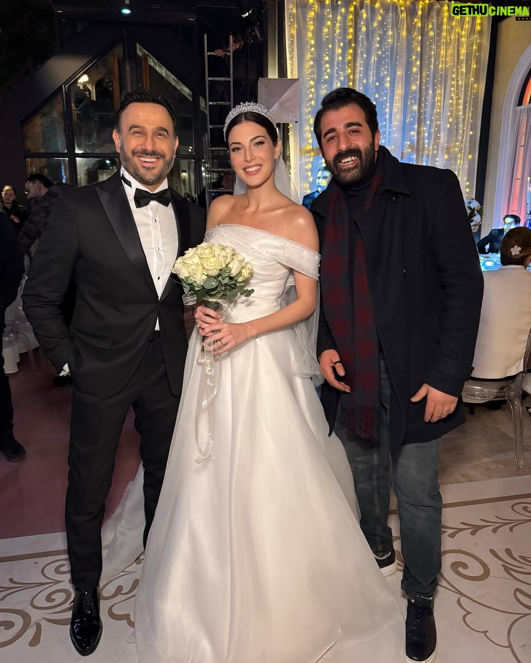 Razane Jammal - 57K Likes - 👰🏻♀️🤵🏻
حبيت شارككن شوية صور من البوم عرس نور وزيد، واشكر العيلة الحلوة اللي اكتسبتها بهالرحلة!
القائمين على العمل @saradabbous @hamadajamalaldeen @dimaalsafadi @yagmurayarr @adhammurched
مخرجيننا @fikretkadioglu @vedatuyar_ @ercaneyigun
شركائي الممثلين حتى اللي مش موجودين بالصور، رح اشتقلكن كلكن الفريق التقني كله ، عيلة الكارافان بتعرفو حالكن
,وكل شخص حط جهد وتعب لنقدملكن #القدر
.بحبكن كثير وبشوفكن بالرحلة الجاية ♥️
Celebrating the end of our show #alqadar by sharing my character Nour and Zeid’s wedding Album. Thank you to all the producers, directors, cast and crew that worked tirelessly around the clock to bring this show to life, to my caravan crew for the unforgettable memories and to our viewers for giving us so much love. I’m going to miss you all 💋
