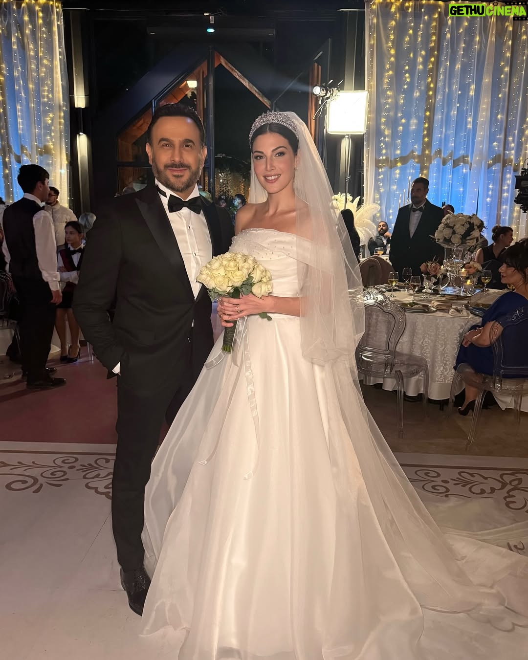 Razane Jammal - 57K Likes - 👰🏻♀️🤵🏻
حبيت شارككن شوية صور من البوم عرس نور وزيد، واشكر العيلة الحلوة اللي اكتسبتها بهالرحلة!
القائمين على العمل @saradabbous @hamadajamalaldeen @dimaalsafadi @yagmurayarr @adhammurched
مخرجيننا @fikretkadioglu @vedatuyar_ @ercaneyigun
شركائي الممثلين حتى اللي مش موجودين بالصور، رح اشتقلكن كلكن الفريق التقني كله ، عيلة الكارافان بتعرفو حالكن
,وكل شخص حط جهد وتعب لنقدملكن #القدر
.بحبكن كثير وبشوفكن بالرحلة الجاية ♥️
Celebrating the end of our show #alqadar by sharing my character Nour and Zeid’s wedding Album. Thank you to all the producers, directors, cast and crew that worked tirelessly around the clock to bring this show to life, to my caravan crew for the unforgettable memories and to our viewers for giving us so much love. I’m going to miss you all 💋