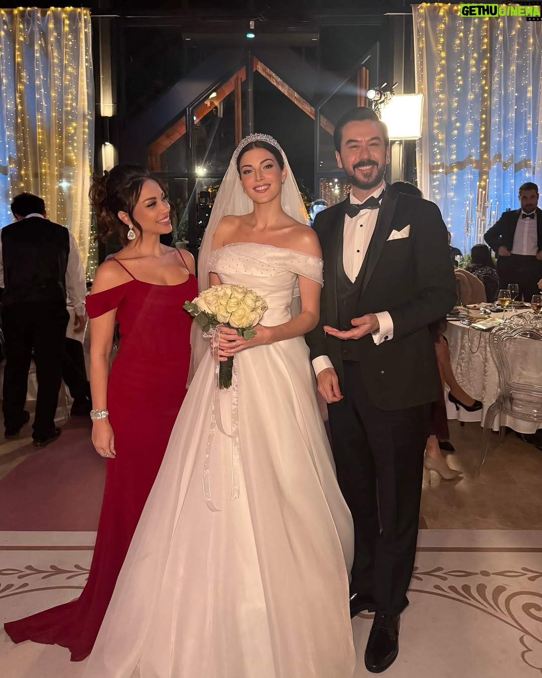 Razane Jammal - 57K Likes - 👰🏻♀️🤵🏻
حبيت شارككن شوية صور من البوم عرس نور وزيد، واشكر العيلة الحلوة اللي اكتسبتها بهالرحلة!
القائمين على العمل @saradabbous @hamadajamalaldeen @dimaalsafadi @yagmurayarr @adhammurched
مخرجيننا @fikretkadioglu @vedatuyar_ @ercaneyigun
شركائي الممثلين حتى اللي مش موجودين بالصور، رح اشتقلكن كلكن الفريق التقني كله ، عيلة الكارافان بتعرفو حالكن
,وكل شخص حط جهد وتعب لنقدملكن #القدر
.بحبكن كثير وبشوفكن بالرحلة الجاية ♥️
Celebrating the end of our show #alqadar by sharing my character Nour and Zeid’s wedding Album. Thank you to all the producers, directors, cast and crew that worked tirelessly around the clock to bring this show to life, to my caravan crew for the unforgettable memories and to our viewers for giving us so much love. I’m going to miss you all 💋