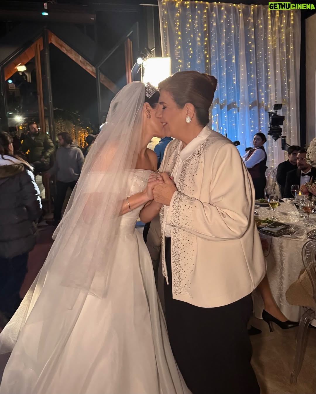 Razane Jammal - 57K Likes - 👰🏻♀️🤵🏻
حبيت شارككن شوية صور من البوم عرس نور وزيد، واشكر العيلة الحلوة اللي اكتسبتها بهالرحلة!
القائمين على العمل @saradabbous @hamadajamalaldeen @dimaalsafadi @yagmurayarr @adhammurched
مخرجيننا @fikretkadioglu @vedatuyar_ @ercaneyigun
شركائي الممثلين حتى اللي مش موجودين بالصور، رح اشتقلكن كلكن الفريق التقني كله ، عيلة الكارافان بتعرفو حالكن
,وكل شخص حط جهد وتعب لنقدملكن #القدر
.بحبكن كثير وبشوفكن بالرحلة الجاية ♥️
Celebrating the end of our show #alqadar by sharing my character Nour and Zeid’s wedding Album. Thank you to all the producers, directors, cast and crew that worked tirelessly around the clock to bring this show to life, to my caravan crew for the unforgettable memories and to our viewers for giving us so much love. I’m going to miss you all 💋