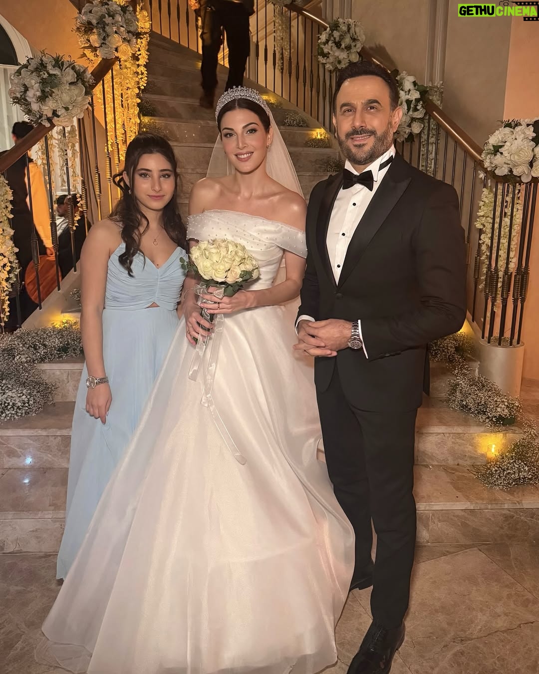 Razane Jammal - 57K Likes - 👰🏻♀️🤵🏻
حبيت شارككن شوية صور من البوم عرس نور وزيد، واشكر العيلة الحلوة اللي اكتسبتها بهالرحلة!
القائمين على العمل @saradabbous @hamadajamalaldeen @dimaalsafadi @yagmurayarr @adhammurched
مخرجيننا @fikretkadioglu @vedatuyar_ @ercaneyigun
شركائي الممثلين حتى اللي مش موجودين بالصور، رح اشتقلكن كلكن الفريق التقني كله ، عيلة الكارافان بتعرفو حالكن
,وكل شخص حط جهد وتعب لنقدملكن #القدر
.بحبكن كثير وبشوفكن بالرحلة الجاية ♥️
Celebrating the end of our show #alqadar by sharing my character Nour and Zeid’s wedding Album. Thank you to all the producers, directors, cast and crew that worked tirelessly around the clock to bring this show to life, to my caravan crew for the unforgettable memories and to our viewers for giving us so much love. I’m going to miss you all 💋