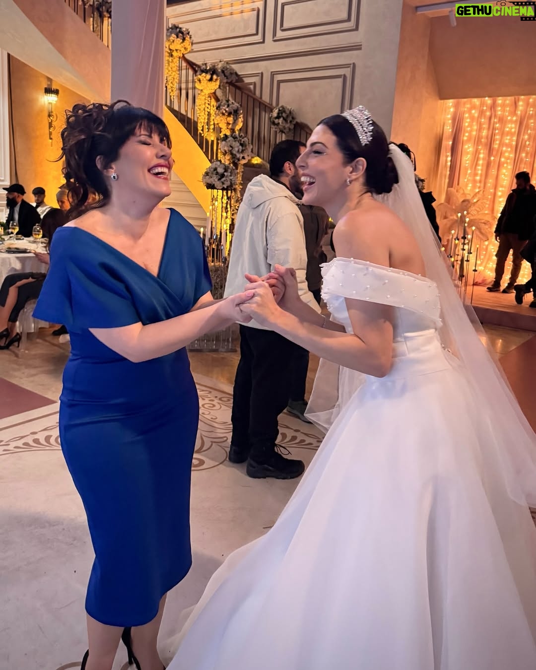 Razane Jammal - 57K Likes - 👰🏻♀️🤵🏻
حبيت شارككن شوية صور من البوم عرس نور وزيد، واشكر العيلة الحلوة اللي اكتسبتها بهالرحلة!
القائمين على العمل @saradabbous @hamadajamalaldeen @dimaalsafadi @yagmurayarr @adhammurched
مخرجيننا @fikretkadioglu @vedatuyar_ @ercaneyigun
شركائي الممثلين حتى اللي مش موجودين بالصور، رح اشتقلكن كلكن الفريق التقني كله ، عيلة الكارافان بتعرفو حالكن
,وكل شخص حط جهد وتعب لنقدملكن #القدر
.بحبكن كثير وبشوفكن بالرحلة الجاية ♥️
Celebrating the end of our show #alqadar by sharing my character Nour and Zeid’s wedding Album. Thank you to all the producers, directors, cast and crew that worked tirelessly around the clock to bring this show to life, to my caravan crew for the unforgettable memories and to our viewers for giving us so much love. I’m going to miss you all 💋