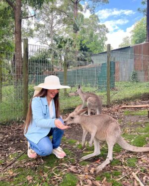 Reema Khan Instagram - In the heart of the Australian wild, where the sun kisses the earth, the kangaroo dances with grace—a symbol of boundless love in nature’s embrace. 
#austraila 
#sydney 
kangaroo 
#greatexperience