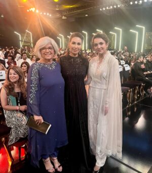 Reema Khan Instagram - With a very multifaceted @therealmarinakhan and a very talented @yumnazaidiofficial at @luxstylepk 2023. 
@luxstylepk 
#awardsnight 
#2023 
#karachi