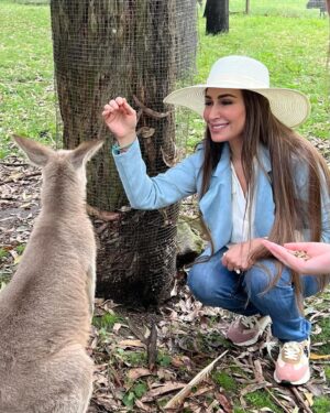 Reema Khan Instagram - In the heart of the Australian wild, where the sun kisses the earth, the kangaroo dances with grace—a symbol of boundless love in nature’s embrace. 
#austraila 
#sydney 
kangaroo 
#greatexperience