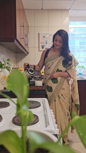 Reenu Mathews Instagram - Ek Shaam Tumhare Naam ❤️
An evening spent beautifully at 🏡 

#reelswithreenu 
#eveningslikethese
#drapesbyreenu 
#homesweethome 
#homeiswheretheheartis