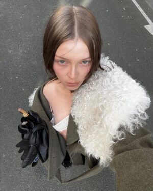 Regina Anikiy Instagram - Bury me in @anndemeulemeester_official 🖤