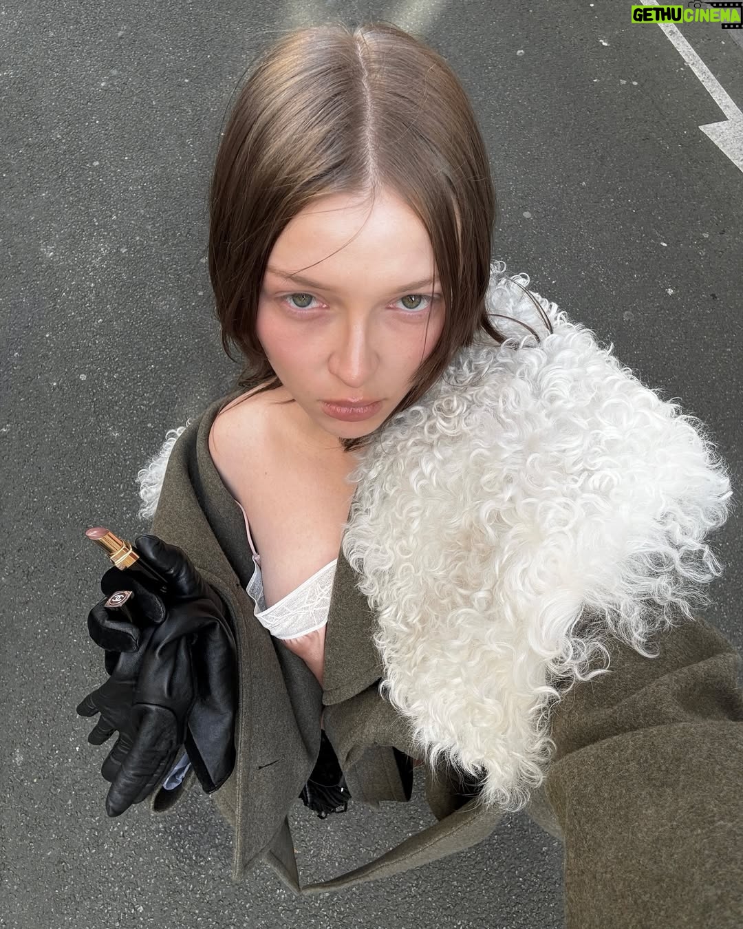 Regina Anikiy - 4.7K Likes - Bury me in @anndemeulemeester_official 🖤