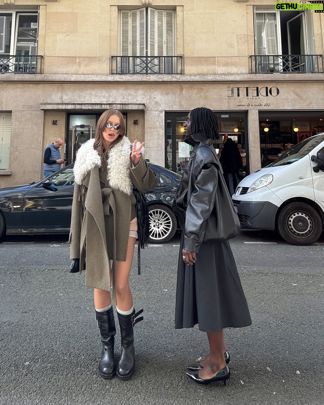 Regina Anikiy - 4.7K Likes - Bury me in @anndemeulemeester_official 🖤