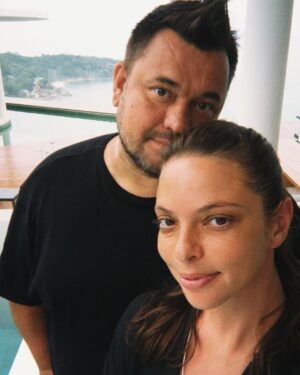 Regina Burd Instagram - Наша песня не самая громкая
Не самая песня известная
Как любовь твоя она робкая,
Как любовь моя она честная
