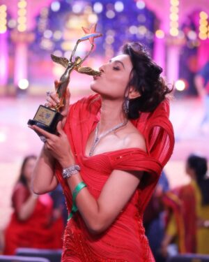 Reshma Shinde Instagram - I want to thank and express my gratitude to everyone who has been a part of this journey✨
सगळ्या प्रेक्षकांचे मनापासून आभार 🙏🏻
@star_pravah @rajwadesatish @monidoglover @ankitasuniltawde @sohamproductions 
 #Team #gharogharimatichyachuli 
 
Stylist @vili_vaishali 
Make up @pi.nki7227 
Hair @madhuri_hairstylist 
Jwellery @aadya_24collection 

#happy #gratitude #grateful