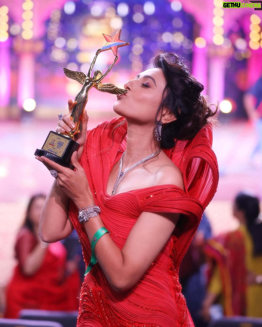 Reshma Shinde - 41.6K Likes - I want to thank and express my gratitude to everyone who has been a part of this journey✨
सगळ्या प्रेक्षकांचे मनापासून आभार 🙏🏻
@star_pravah @rajwadesatish @monidoglover @ankitasuniltawde @sohamproductions
#Team #gharogharimatichyachuli
Stylist @vili_vaishali
Make up @pi.nki7227
Hair @madhuri_hairstylist
Jwellery @aadya_24collection
#happy #gratitude #grateful