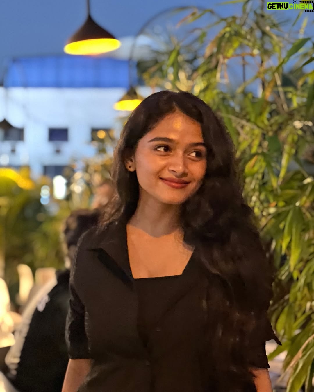 Reshma Venkatesh - 21.8K Likes - Happiest here 🤍
@meena_cruze ♾️
@cheeso_theloveicon 🐾 @kavi_pretty 💕