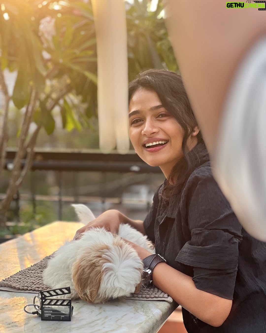 Reshma Venkatesh - 21.8K Likes - Happiest here 🤍
@meena_cruze ♾️
@cheeso_theloveicon 🐾 @kavi_pretty 💕