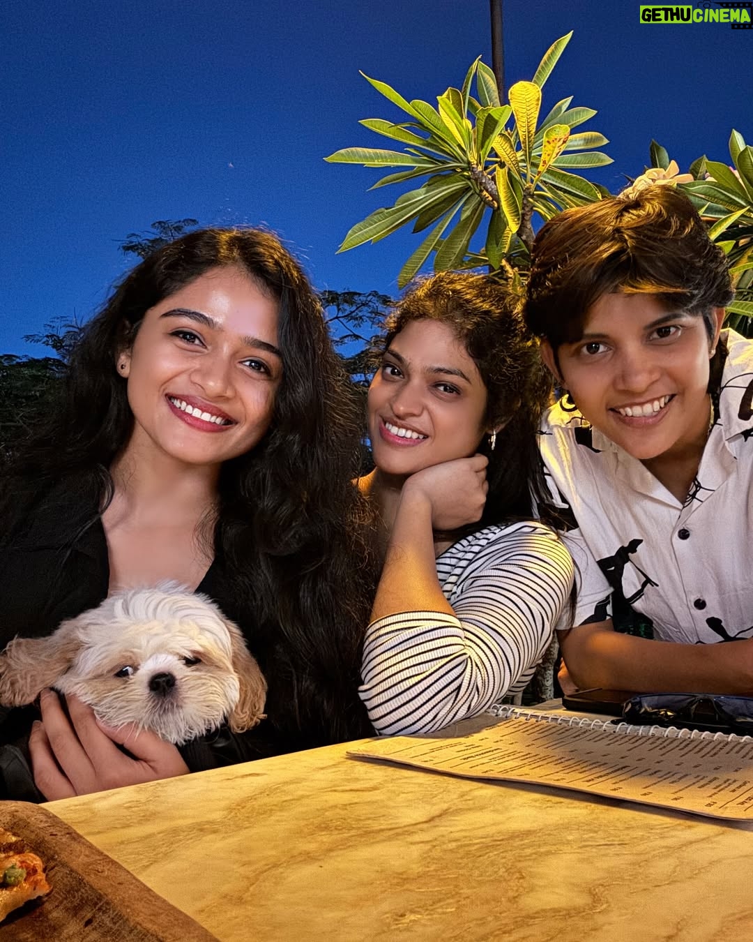 Reshma Venkatesh - 21.8K Likes - Happiest here 🤍
@meena_cruze ♾️
@cheeso_theloveicon 🐾 @kavi_pretty 💕