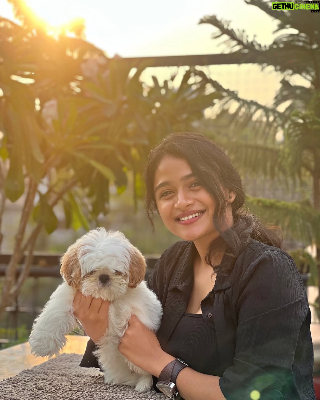 Reshma Venkatesh - 21.8K Likes - Happiest here 🤍
@meena_cruze ♾️
@cheeso_theloveicon 🐾 @kavi_pretty 💕