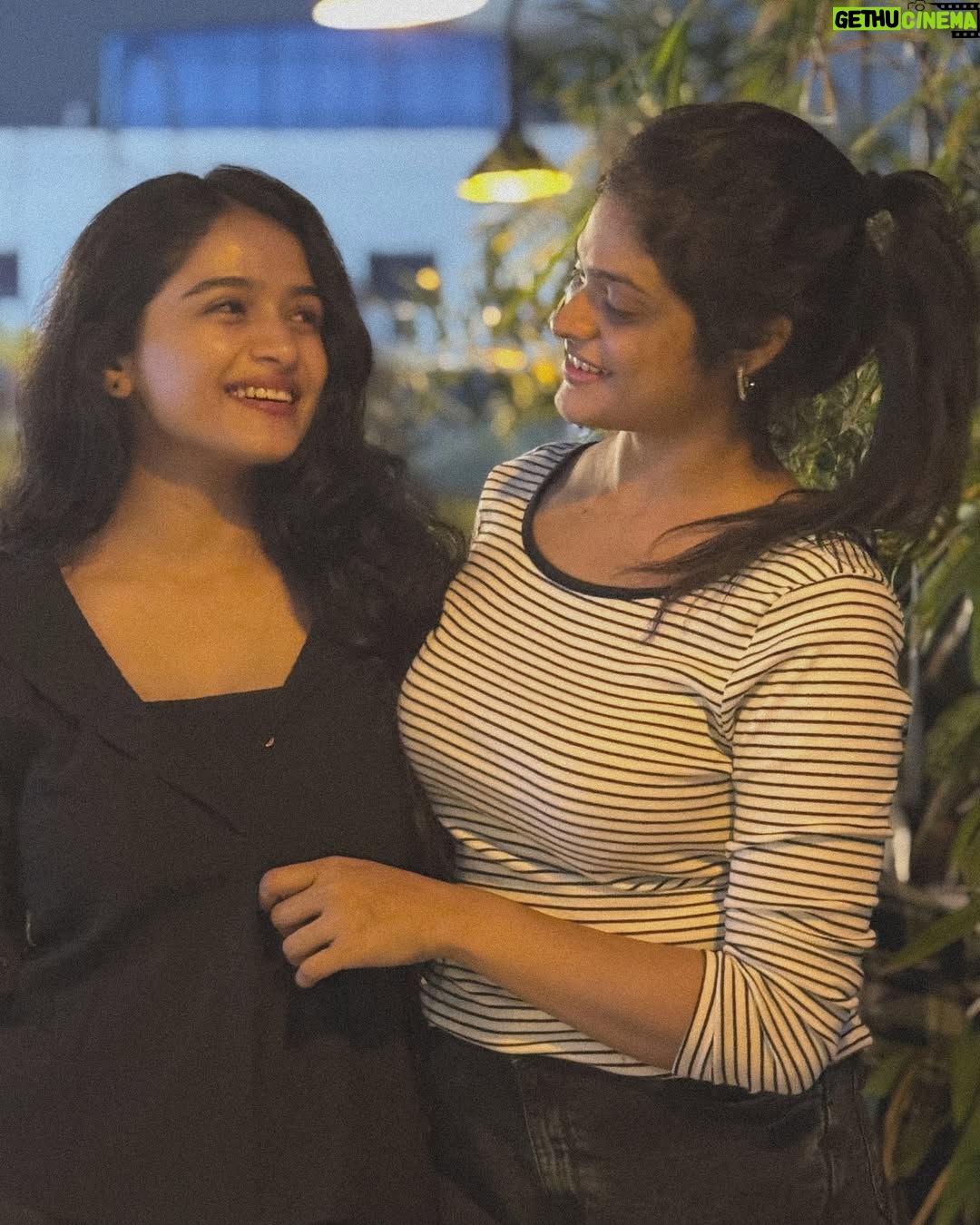 Reshma Venkatesh - 21.8K Likes - Happiest here 🤍
@meena_cruze ♾️
@cheeso_theloveicon 🐾 @kavi_pretty 💕