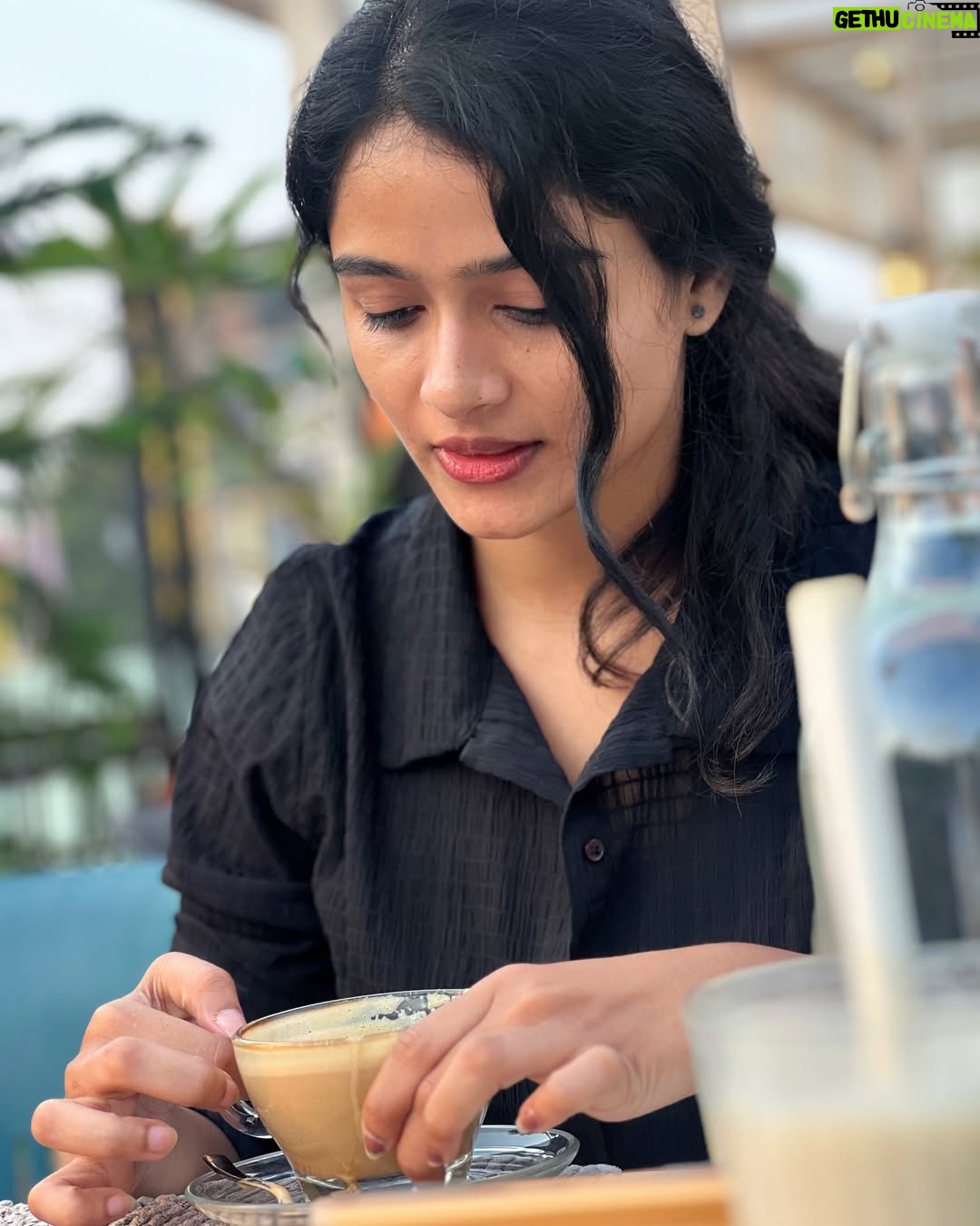 Reshma Venkatesh - 21.8K Likes - Happiest here 🤍
@meena_cruze ♾️
@cheeso_theloveicon 🐾 @kavi_pretty 💕