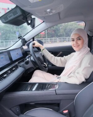 Revalina S. Temat Instagram - Terbaik memang Chery Omoda E5 dari @cherymotorindonesia . selalu amaze sama teknologi dan experience yang didapat dari setiap produk Chery ❤️ #CheryOmodaE5 #CheryIndonesia #BestSUEV