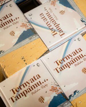 Revalina S. Temat Instagram - Congrats Aca Sayang @natasharizkynew !🎉 
Makasi yaa udah 'maksa' aku buat bacain salah satu puisi km yg bagus bgt☺️ 
Semoga karya luar biasa ini bisa menginspirasi banyak orang, seperti kamu yang selalu menginspirasi kita semua. Love you caa❤️
Your words truly have a way of touching hearts,wishing you all the success and more! 💖📚