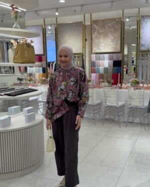 Revalina S. Temat Instagram - Launching Isolde😍 
@kamiidea