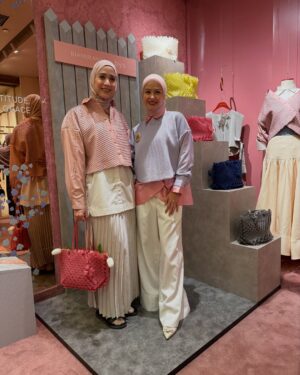 Revalina S. Temat Instagram - Launching @inforiamiranda x @b_y_o_ 🫶🏼🫶🏼
