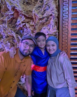 Revalina S. Temat Instagram - Konser 1 Nabi Ishaq AS
Good job Ade Jendra.. Semangat banget dan hafal semua gerakan dance nya. Padahal sehari sebelumnya abis dari dokter, badan anget, batpil jadi ngga ikutan GR. Alhamdulillah ade tetep semangat. Love youuuu