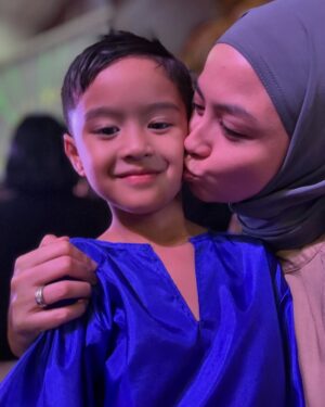 Revalina S. Temat Instagram - Konser 1 Nabi Ishaq AS
Good job Ade Jendra.. Semangat banget dan hafal semua gerakan dance nya. Padahal sehari sebelumnya abis dari dokter, badan anget, batpil jadi ngga ikutan GR. Alhamdulillah ade tetep semangat. Love youuuu