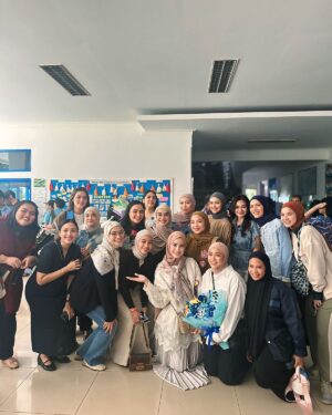 Revalina S. Temat Instagram - Konser 1 Nabi Ishaq AS
Good job Ade Jendra.. Semangat banget dan hafal semua gerakan dance nya. Padahal sehari sebelumnya abis dari dokter, badan anget, batpil jadi ngga ikutan GR. Alhamdulillah ade tetep semangat. Love youuuu