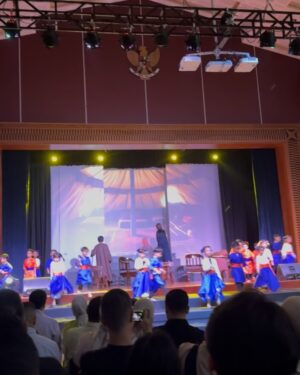 Revalina S. Temat Instagram - Konser 1 Nabi Ishaq AS
Good job Ade Jendra.. Semangat banget dan hafal semua gerakan dance nya. Padahal sehari sebelumnya abis dari dokter, badan anget, batpil jadi ngga ikutan GR. Alhamdulillah ade tetep semangat. Love youuuu