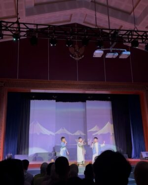Revalina S. Temat Instagram - Konser 1 Nabi Ishaq AS
Good job Ade Jendra.. Semangat banget dan hafal semua gerakan dance nya. Padahal sehari sebelumnya abis dari dokter, badan anget, batpil jadi ngga ikutan GR. Alhamdulillah ade tetep semangat. Love youuuu