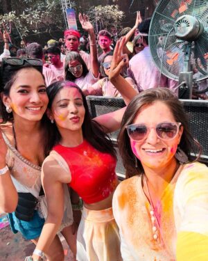 Revati Lele Instagram - Holi ‘25 🌈 

#holi #holi2025 #tajlandsend #mumbai #happyholi #mumbaiholi #ootd #holioutfit #outfitideas #fun #holiparty #holifestivalofcolours