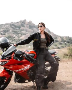 Actress Rhea Chakraborty HD Photos and Wallpapers September 2025