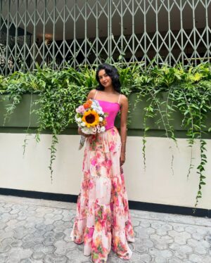 Rida Tharana Instagram - no revenge because people who are naturally ugly inside end up destroying their own lives anyways.

Pink corset : @barse.in 
Skirt : @cottoncandybykay 
Textured corset : @leaclothingco 
White skirt : thrifted