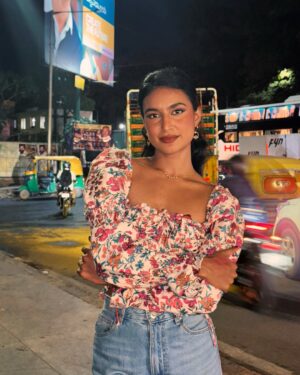 Rida Tharana Instagram - no revenge because people who are naturally ugly inside end up destroying their own lives anyways.

Pink corset : @barse.in 
Skirt : @cottoncandybykay 
Textured corset : @leaclothingco 
White skirt : thrifted