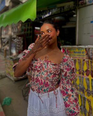 Rida Tharana Instagram - no revenge because people who are naturally ugly inside end up destroying their own lives anyways.

Pink corset : @barse.in 
Skirt : @cottoncandybykay 
Textured corset : @leaclothingco 
White skirt : thrifted